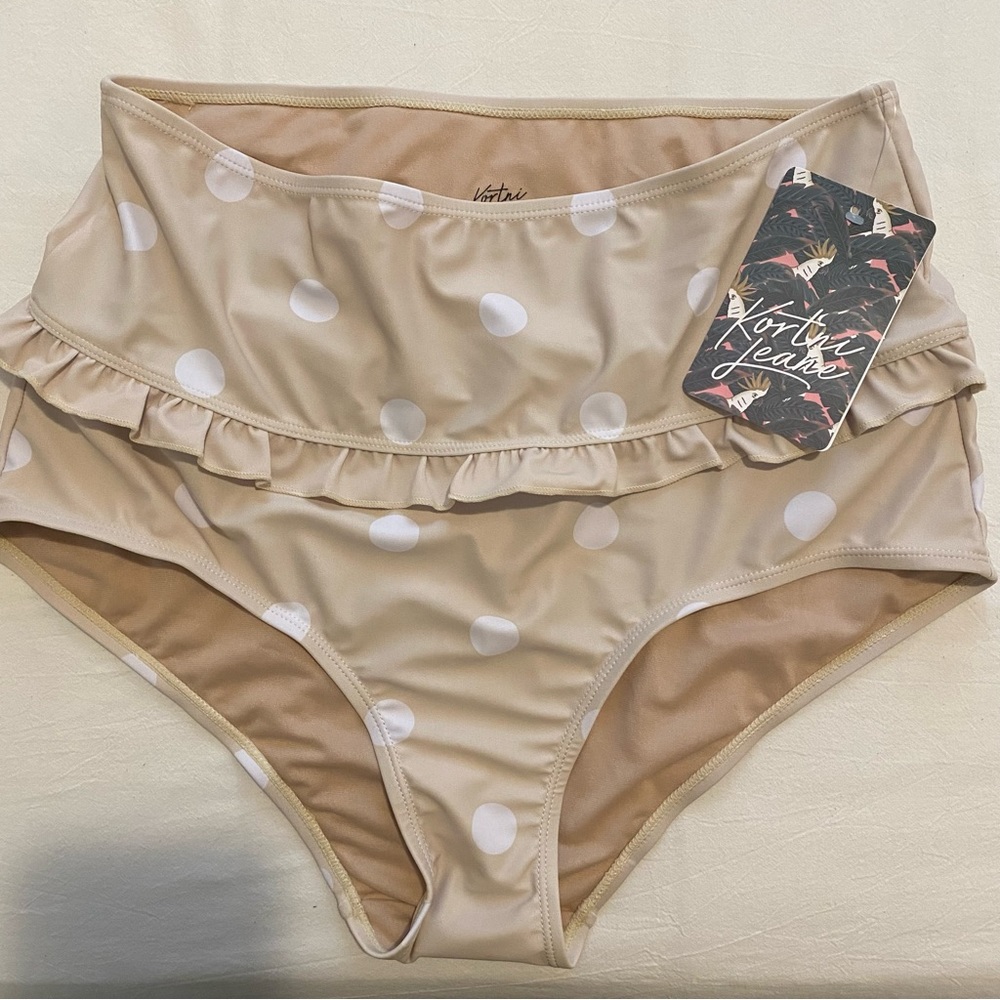 Kortni Jeane swimmer bottom